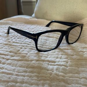 Tom Ford prescription glasses style TF5468, men’s frame